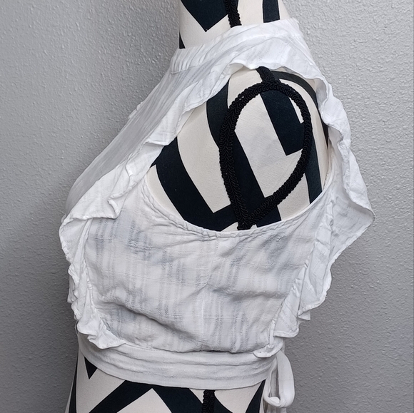 About Us Beachy Resort Summer Ruffled Dainty Feminine Open Back Crop Top - Picture 7 of 12